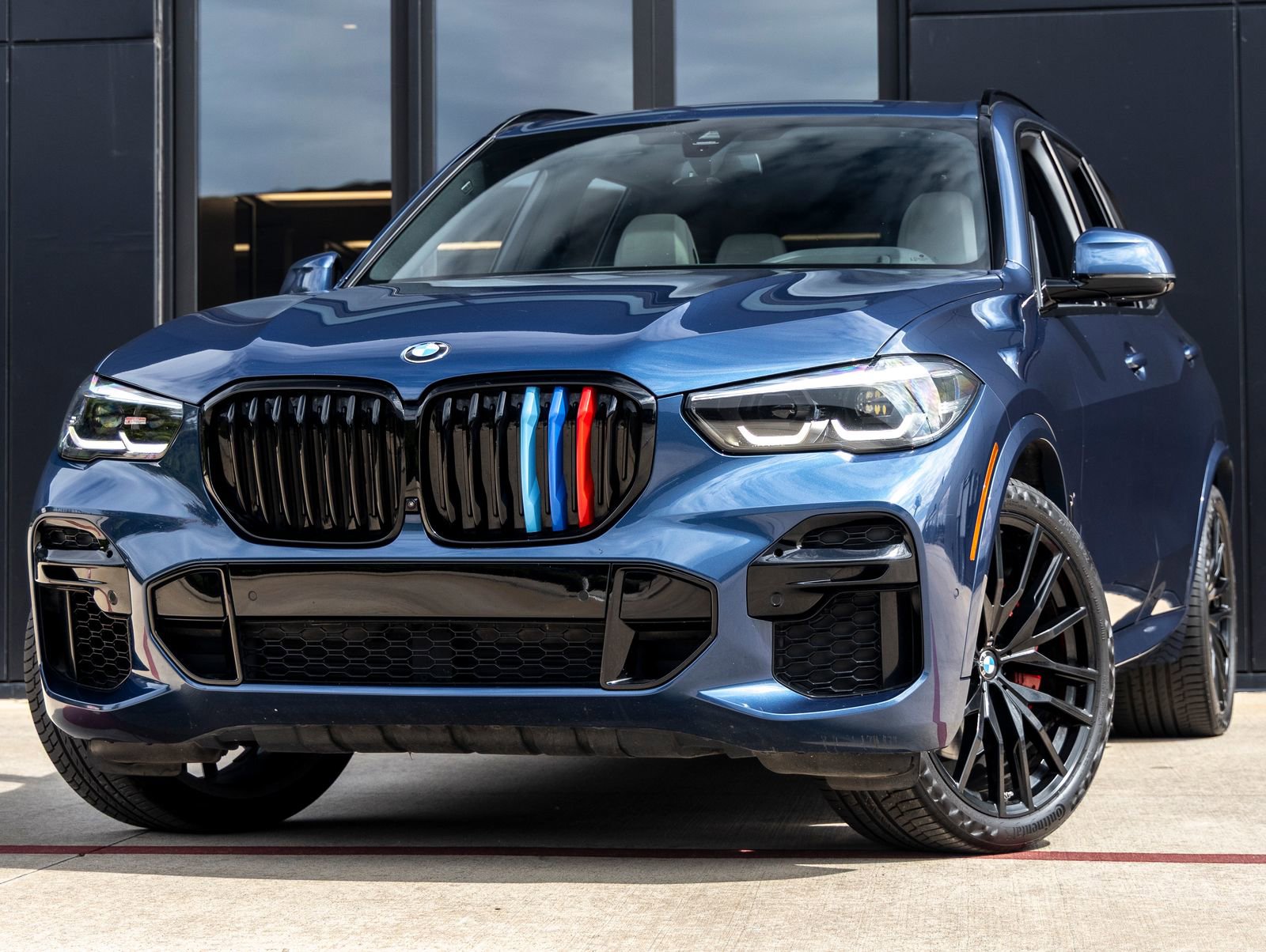 Used 2023 BMW X5 sDrive40i w/ M Sport Package image 1