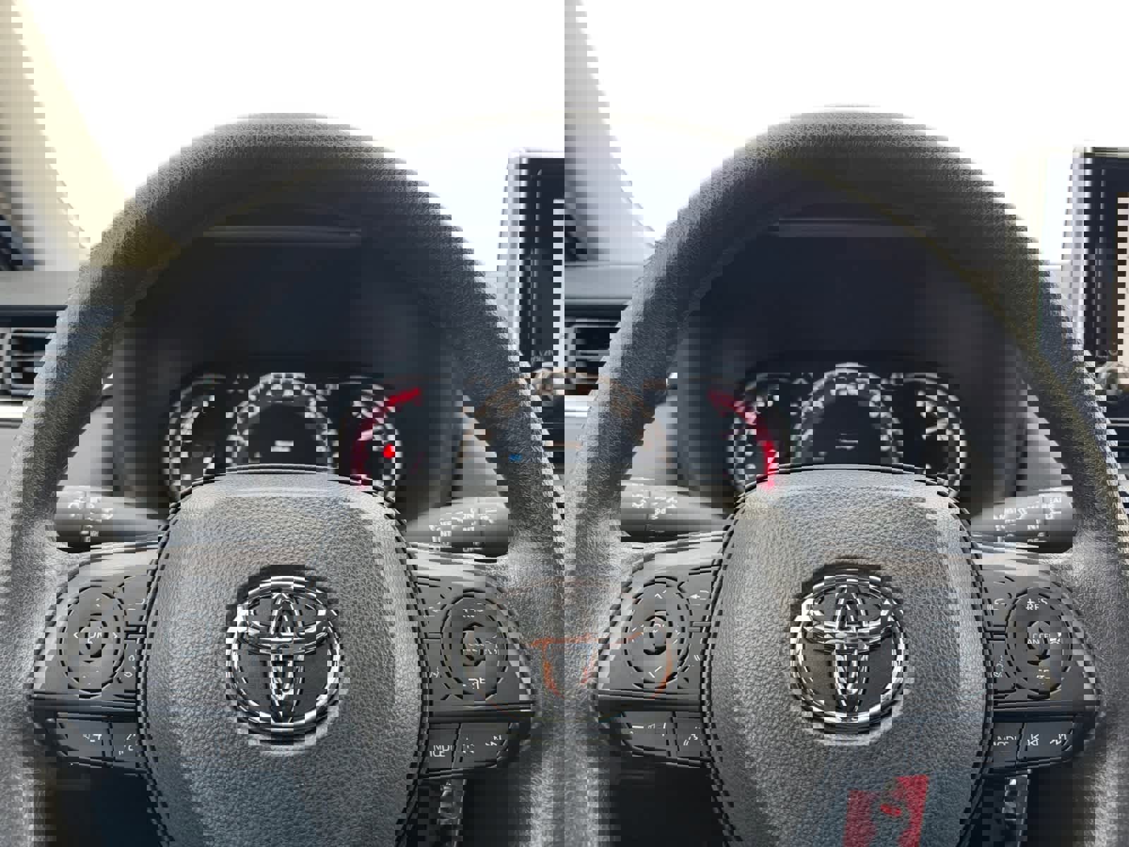 Used 2023 Toyota RAV4 LE image 16