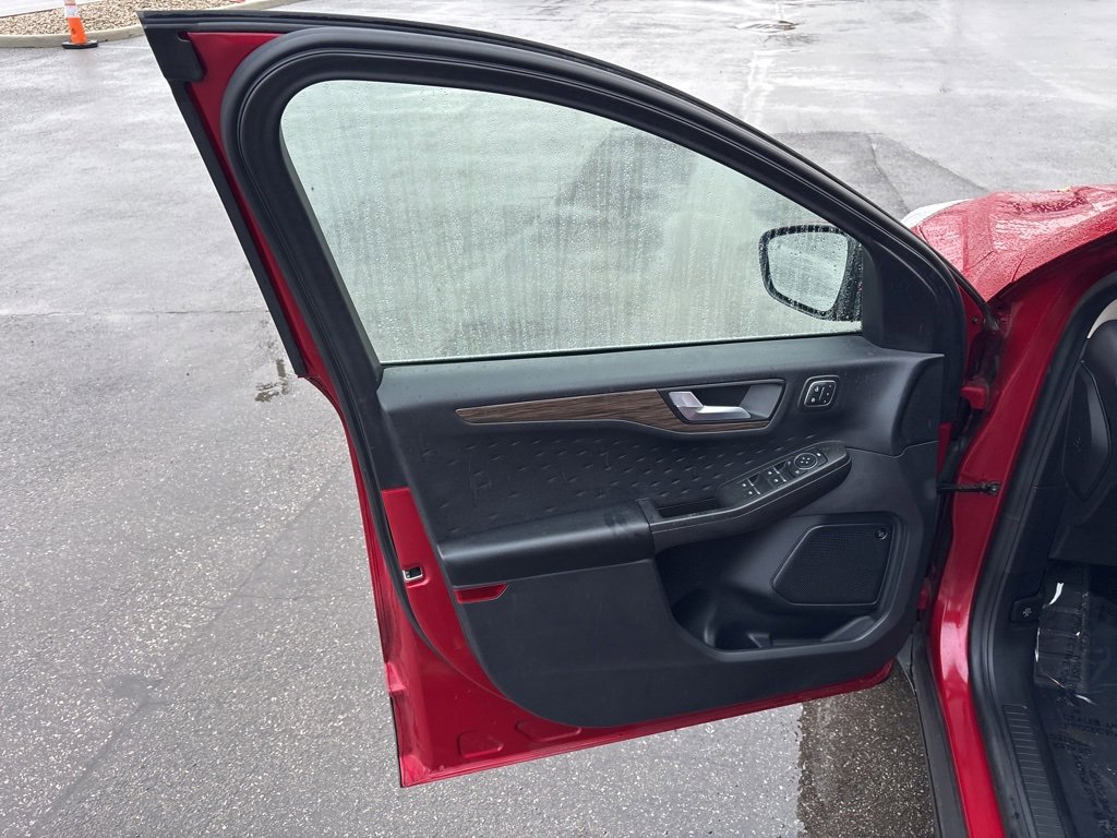 Used 2020 Ford Escape Titanium image 20