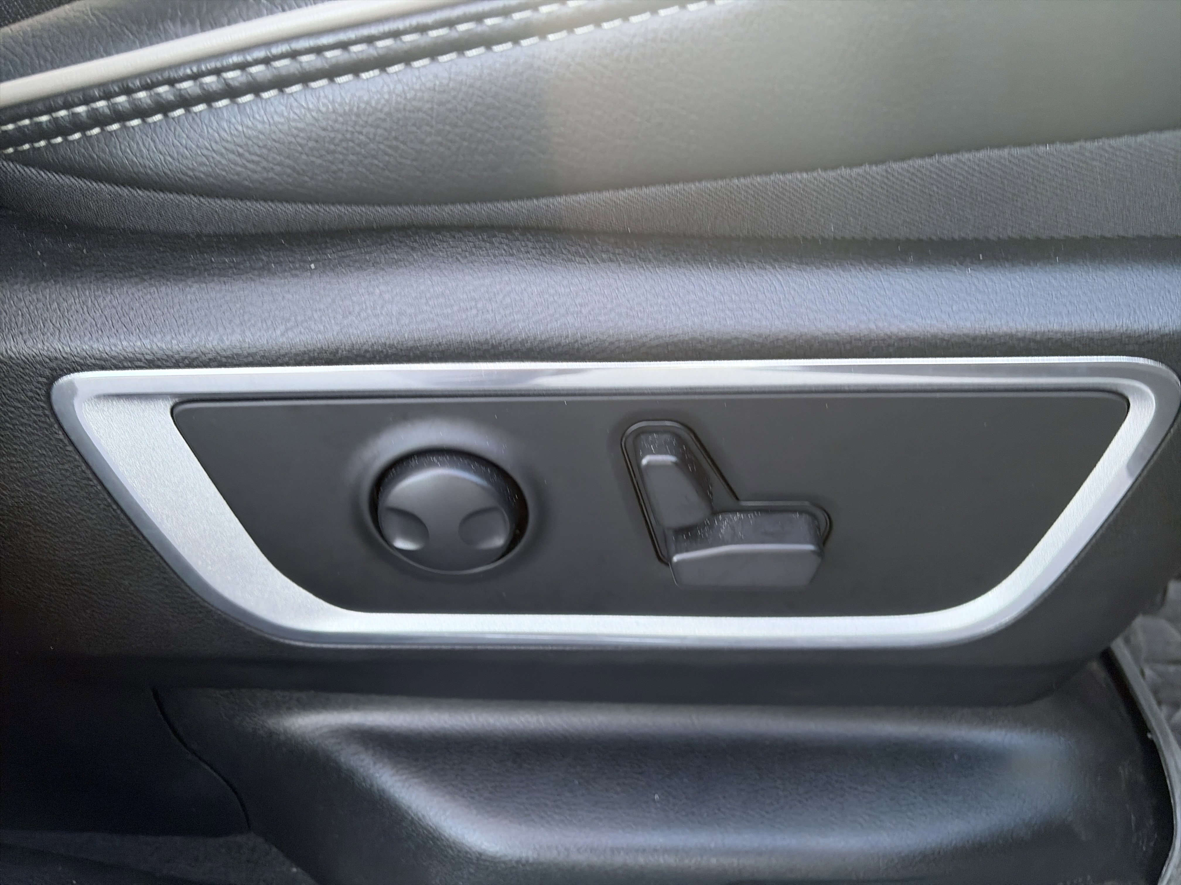 Used 2024 RAM 1500 Laramie image 37