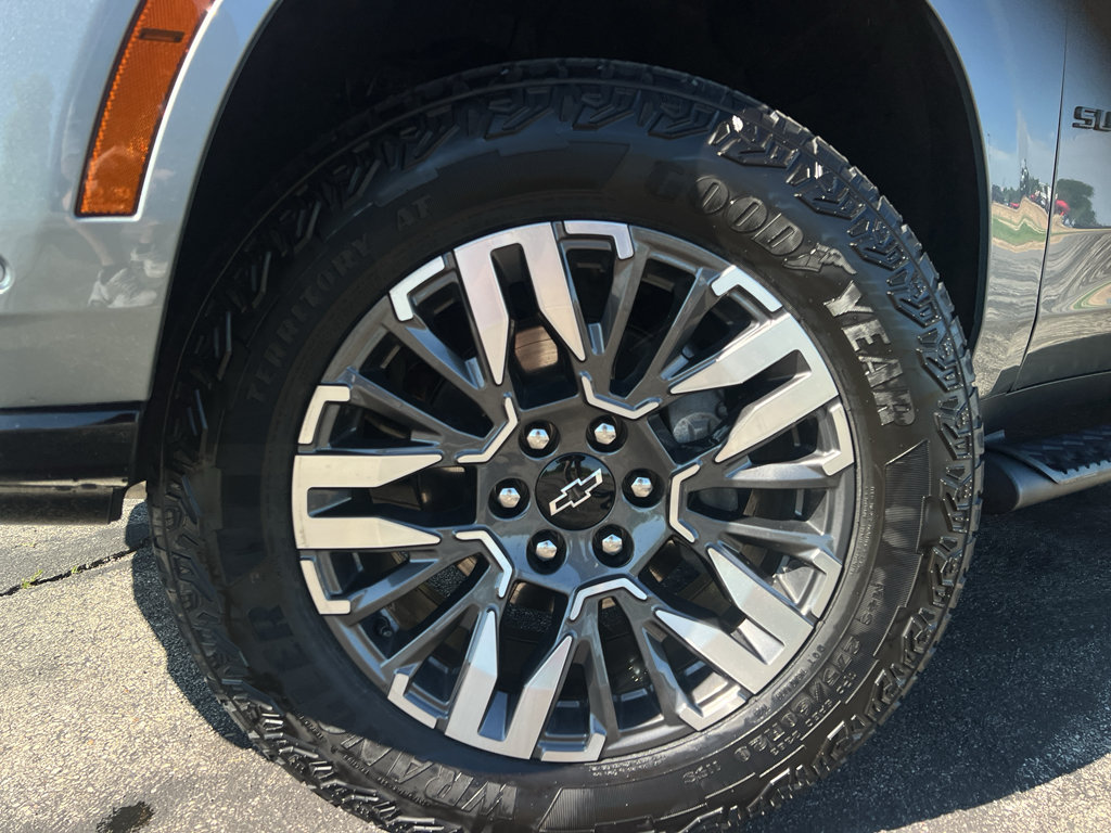 Used 2025 Chevrolet Suburban Z71 AWD/4WD image 9