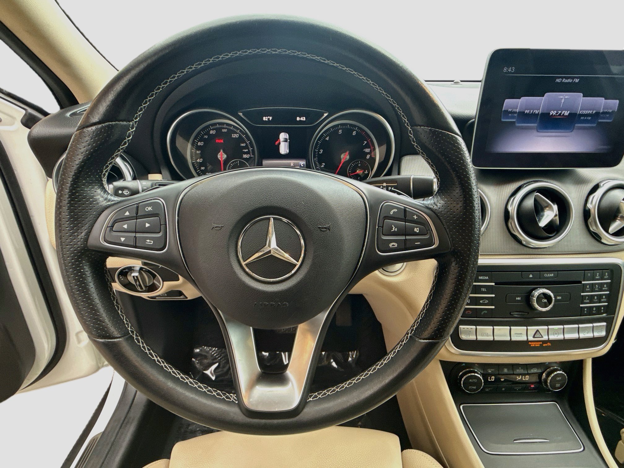 Used 2020 Mercedes-Benz GLA 250 4MATIC w/ Premium Package image 10