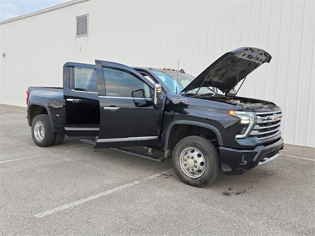 Used 2024 Chevrolet Silverado 3500 High Country w/ Technology Package image 7