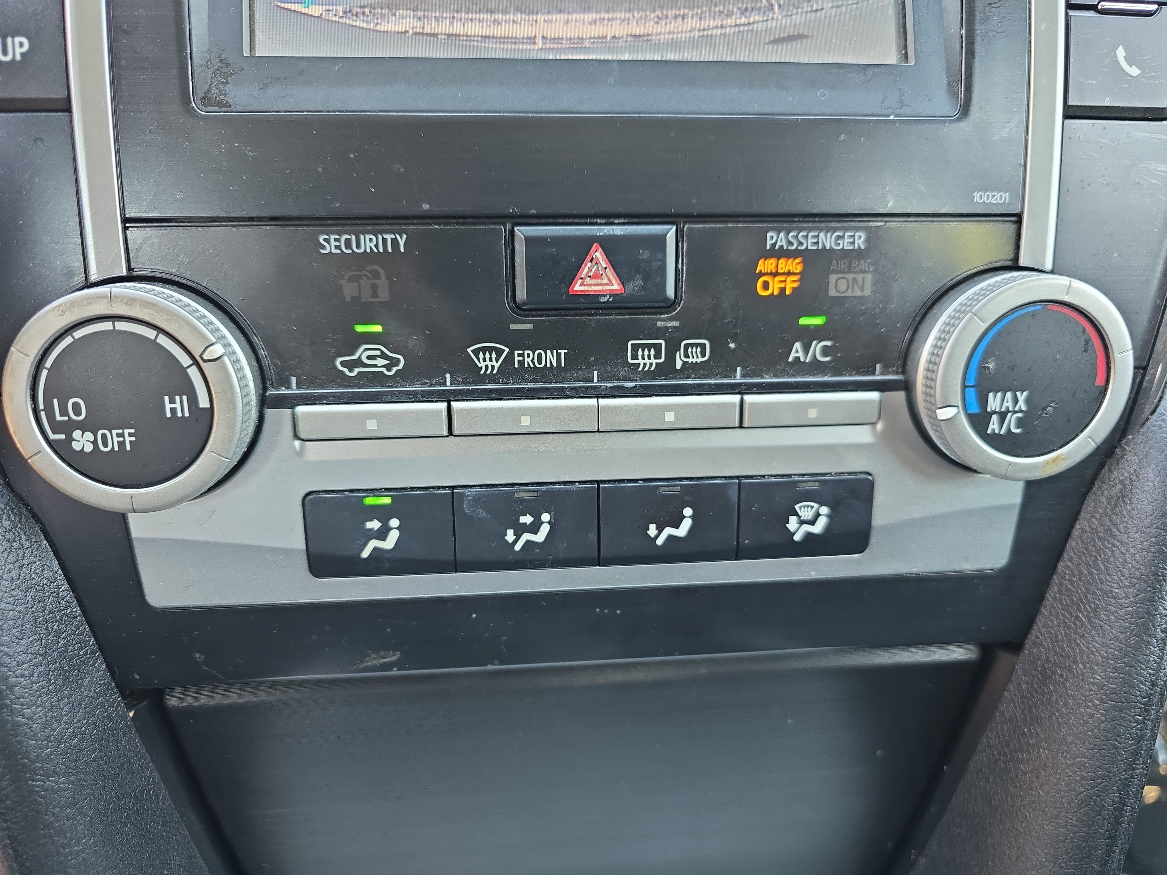 Used 2014 Toyota Camry SE FWD image 25