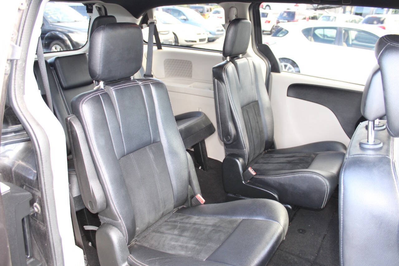 Used 2018 Dodge Grand Caravan SXT FWD image 18