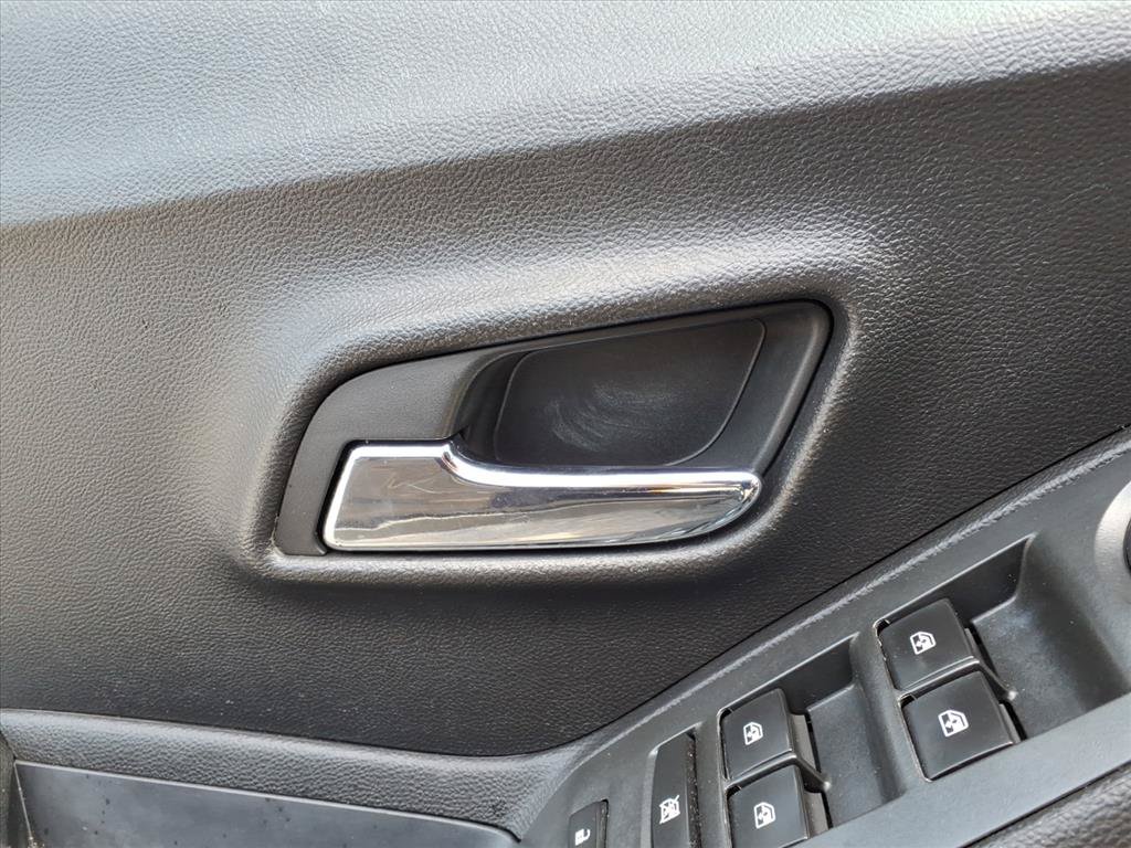 Used 2015 Chevrolet Trax LTZ FWD image 16