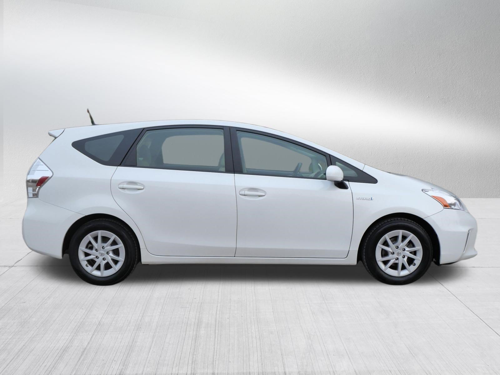Used 2014 Toyota Prius V Three FWD image 8