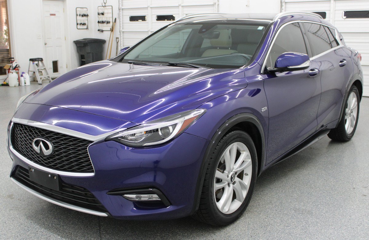 Used 2017 INFINITI QX30 Premium FWD image 3