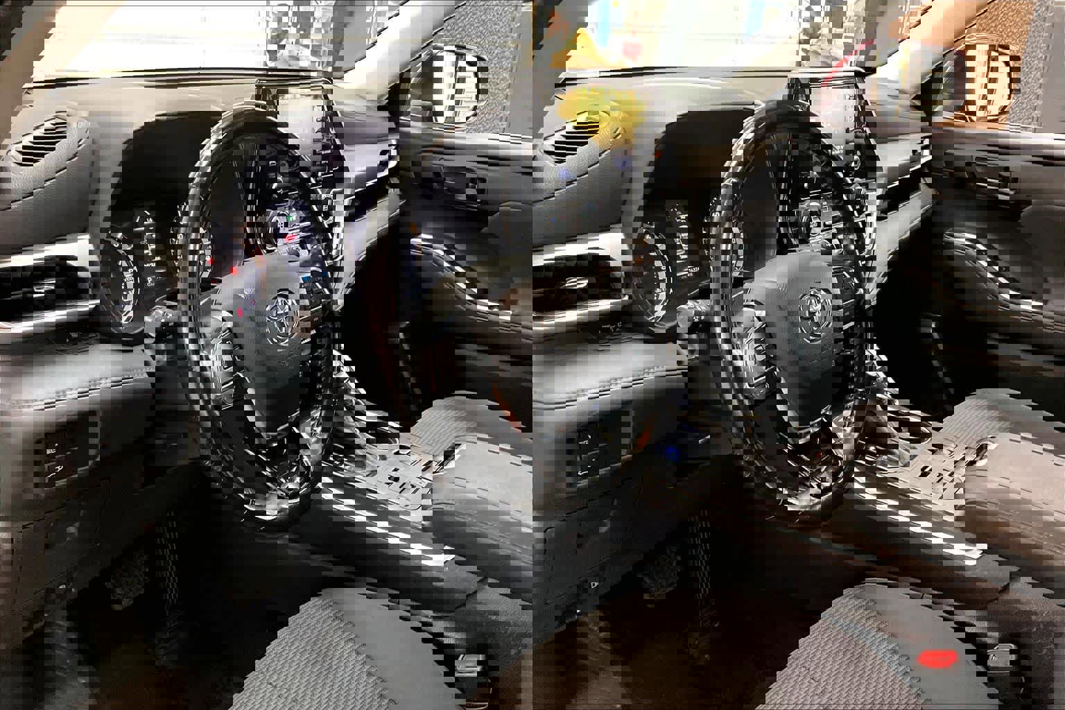 Used 2021 Toyota Highlander LE image 17