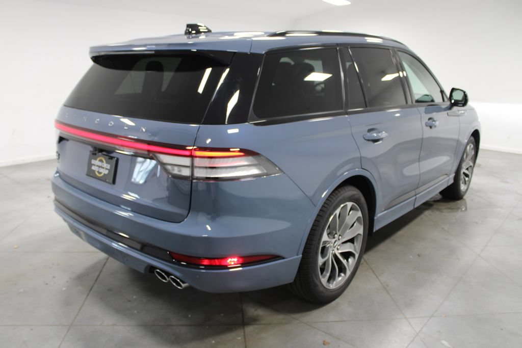 New 2026 Lincoln Aviator 2WD w/ Jet Appearance Package image 8