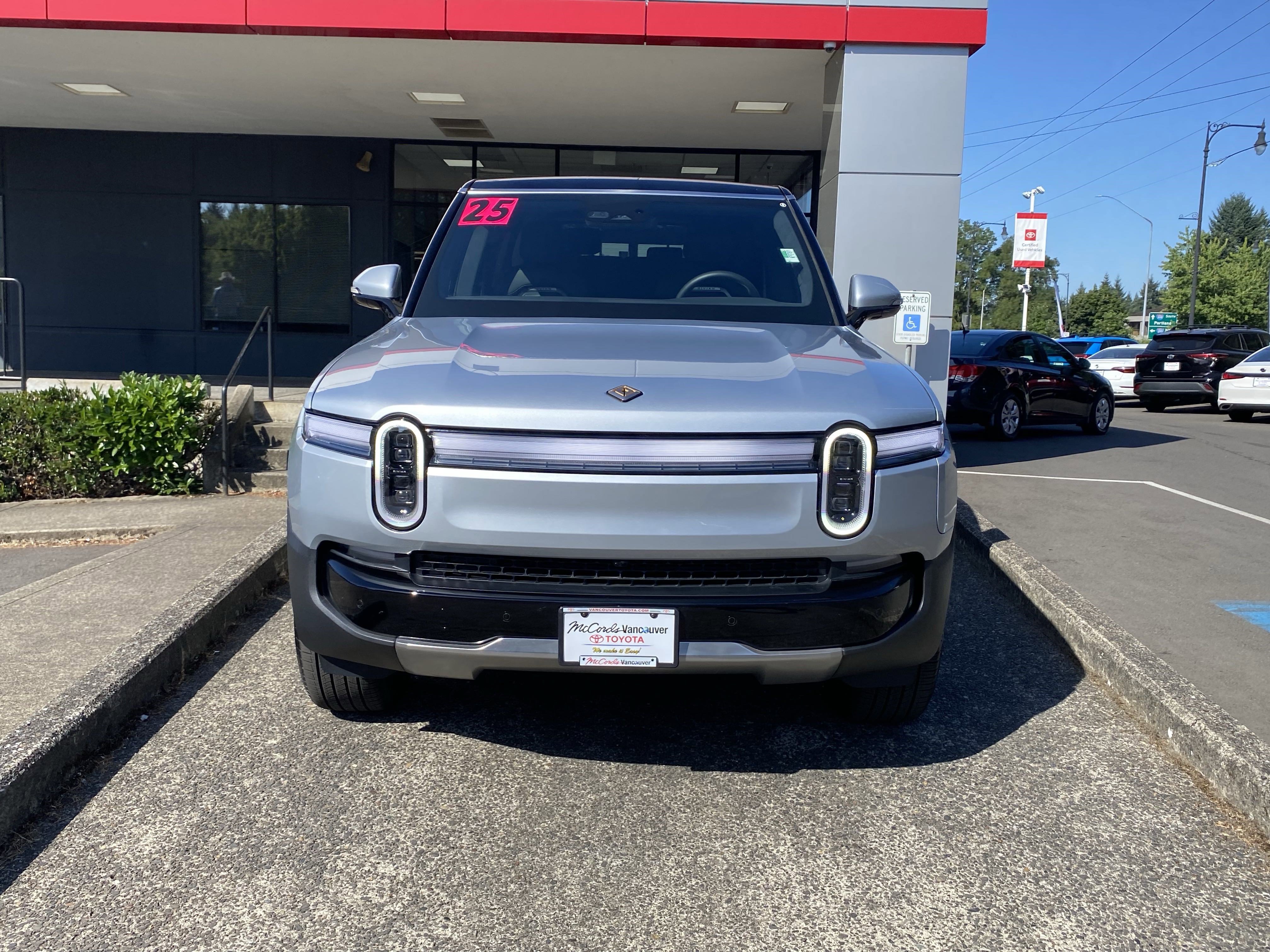 Used 2025 Rivian R1S Adventure image 2