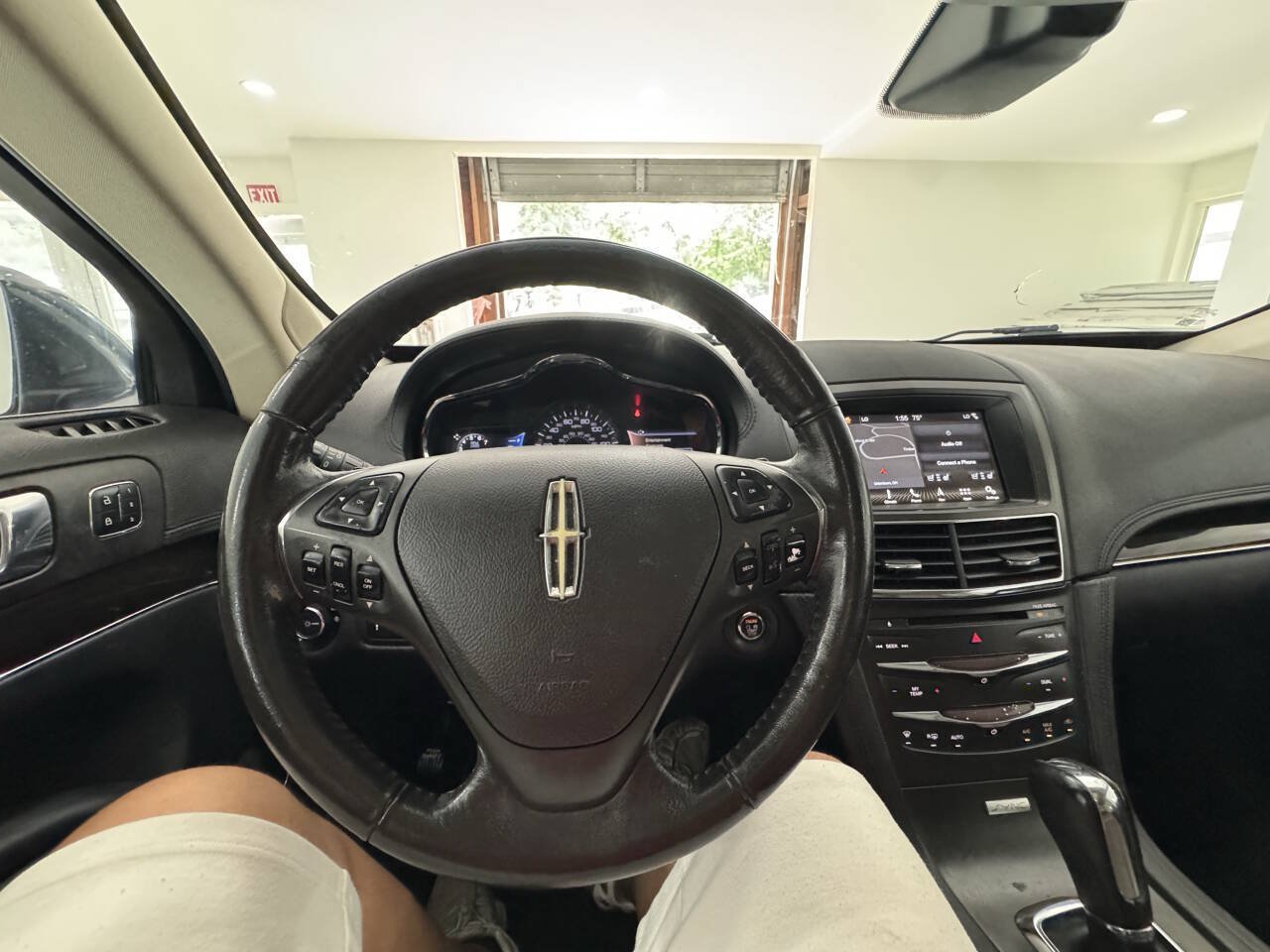 Used 2017 Lincoln MKT FWD image 33