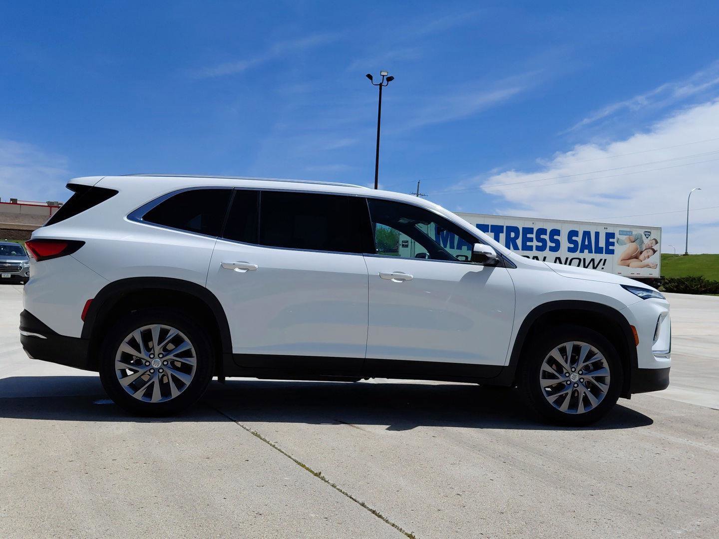 Used 2025 Buick Enclave Preferred AWD/4WD image 6