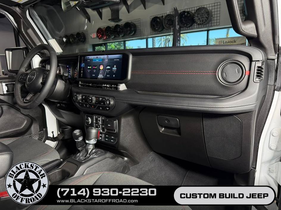 Used 2025 Jeep Wrangler Unlimited Rubicon AWD/4WD image 19
