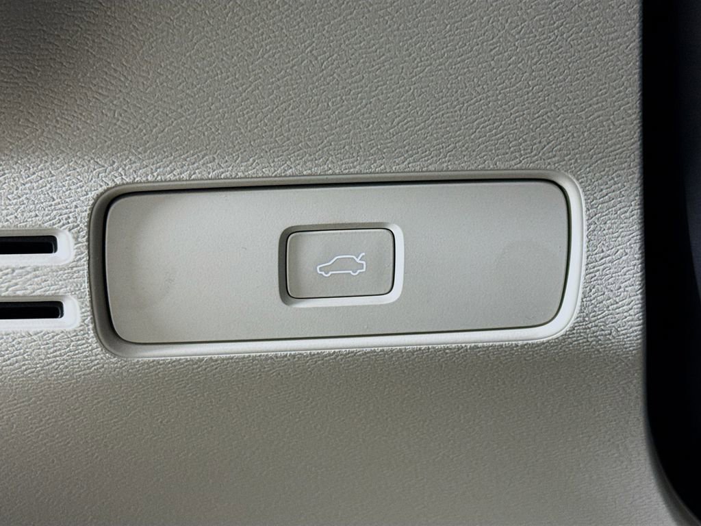 New 2026 Volvo XC40 B5 Plus w/ Protection Package Premier image 10