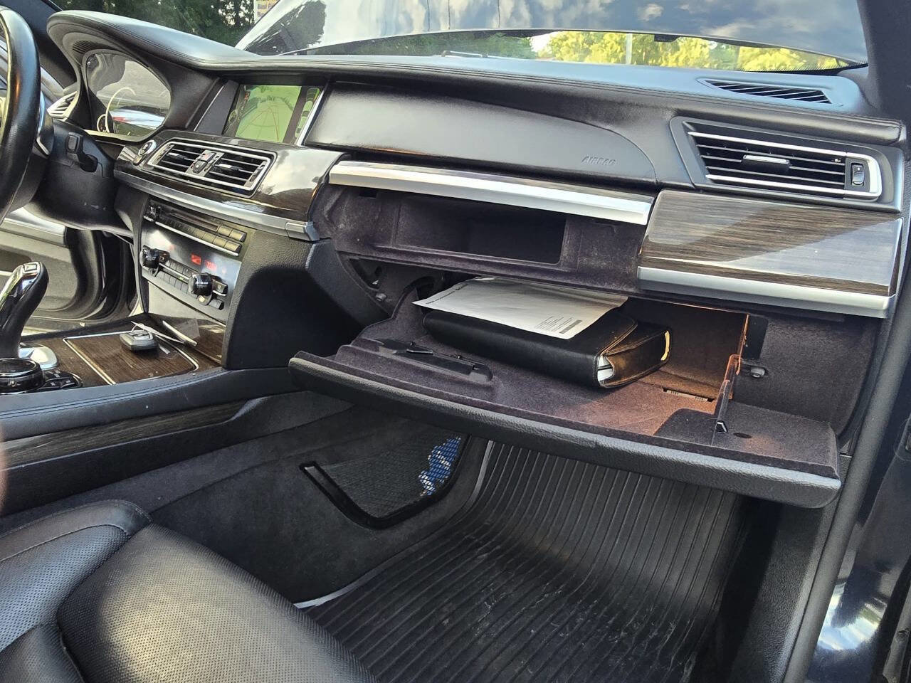 Used 2014 BMW 750Li xDrive w/ Executive Package image 25