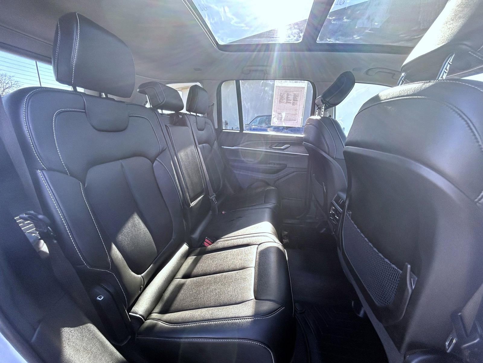 Used 2023 Jeep Grand Cherokee Limited image 19