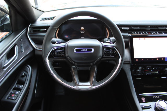 Used 2025 Jeep Grand Cherokee L Overland w/ Luxury Tech Group IV AWD/4WD image 20