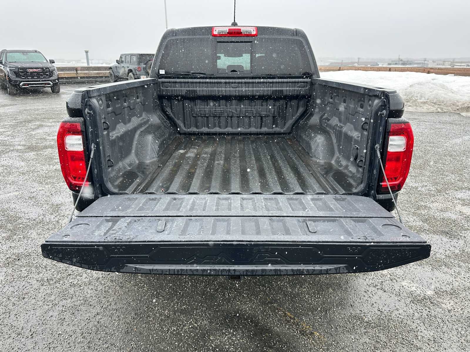 Used 2023 GMC Canyon Denali AWD/4WD image 14