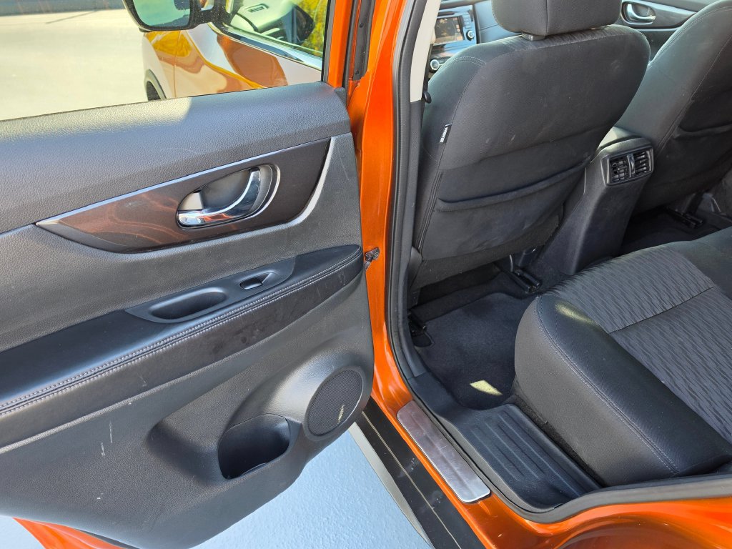 Used 2018 Nissan Rogue SV w/ Premium Package AWD/4WD image 18