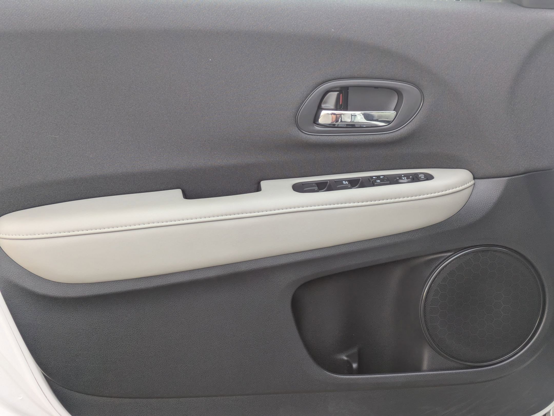 Used 2021 Honda HR-V LX image 12