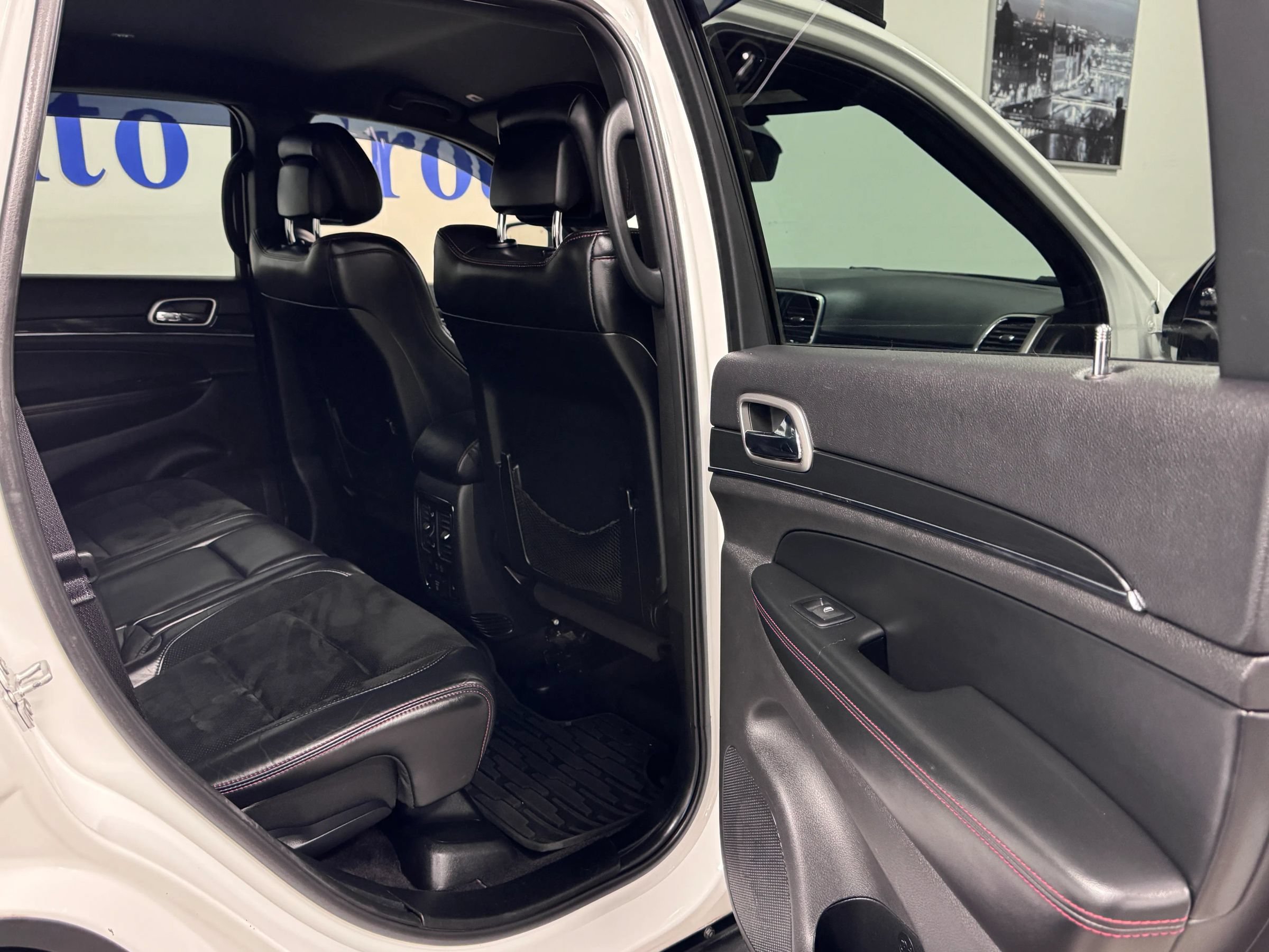 Used 2017 Jeep Grand Cherokee Trailhawk AWD/4WD image 18