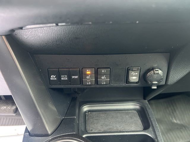 Used 2017 Toyota RAV4 SE w/ Advanced Technology Package image 29