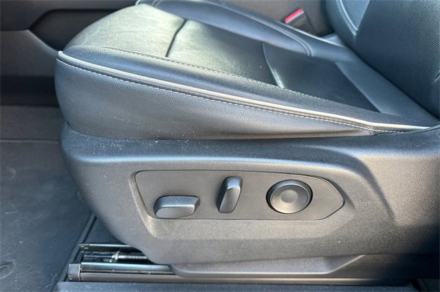 Used 2023 GMC Yukon SLT image 13