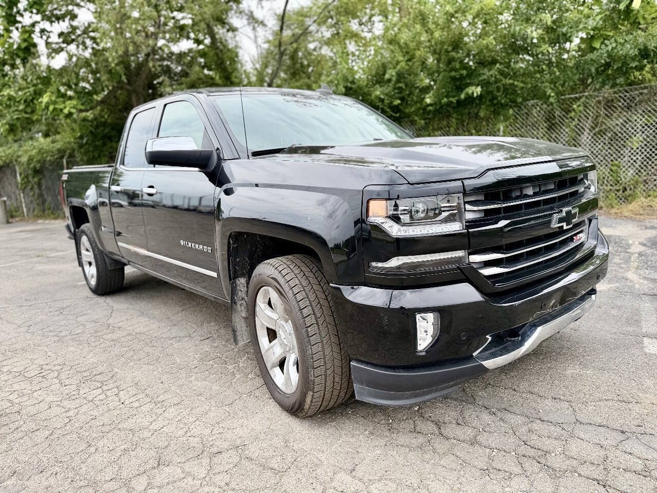 Used 2016 Chevrolet Silverado 1500 LTZ Z71 w/ LTZ Plus Package AWD/4WD image 7