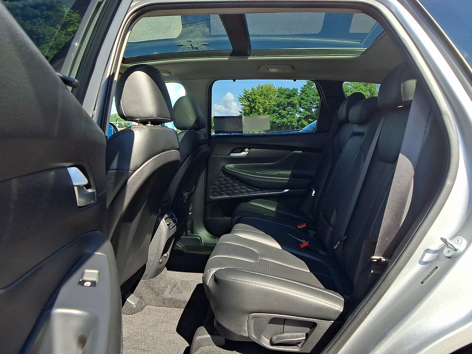 Used 2023 Hyundai Santa Fe SEL w/ Premium Package AWD/4WD image 10