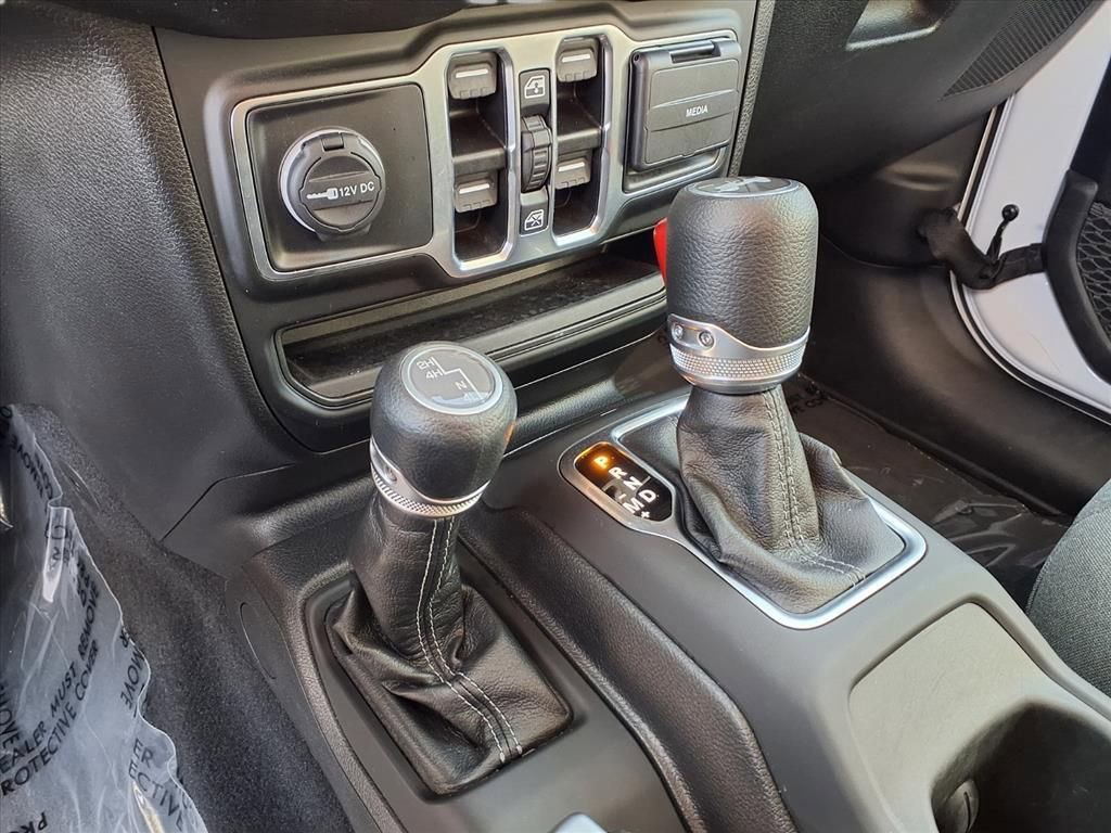 Used 2025 Jeep Wrangler Sport S image 9