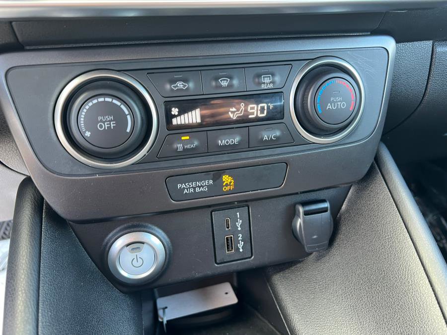 Used 2025 Nissan Leaf S image 23