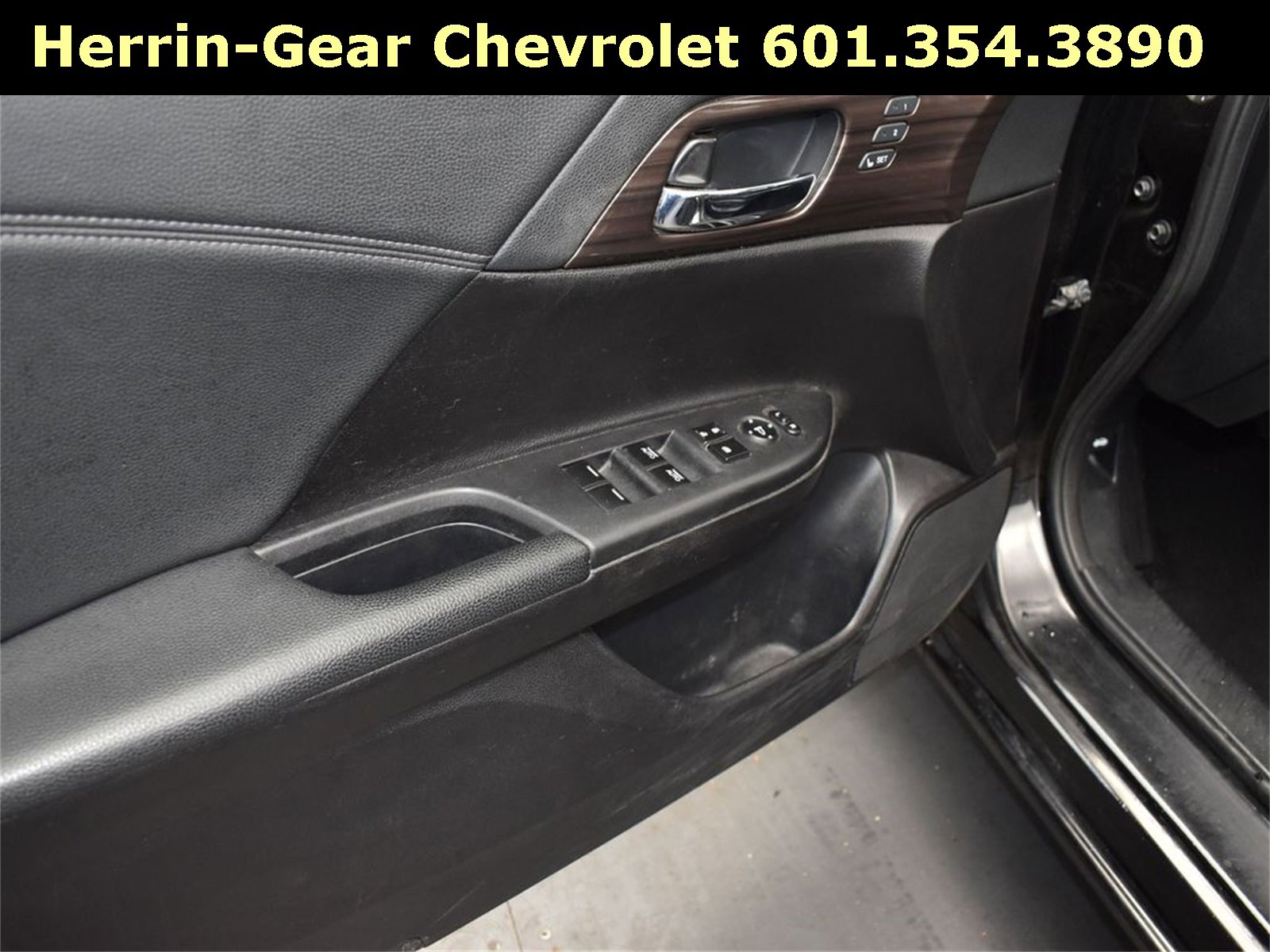 Used 2017 Honda Accord EX-L image 11