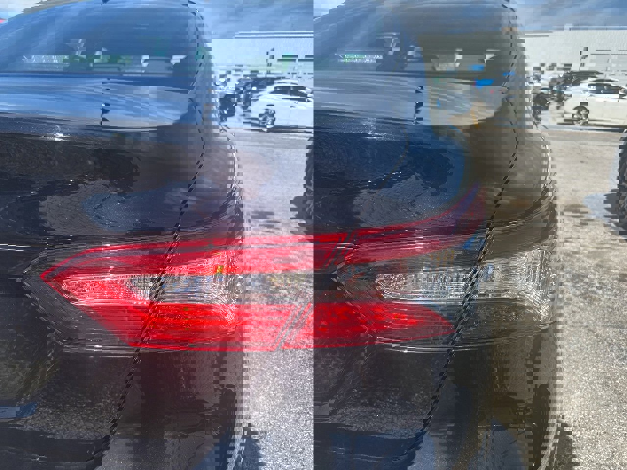 Used 2020 Toyota Camry LE image 3