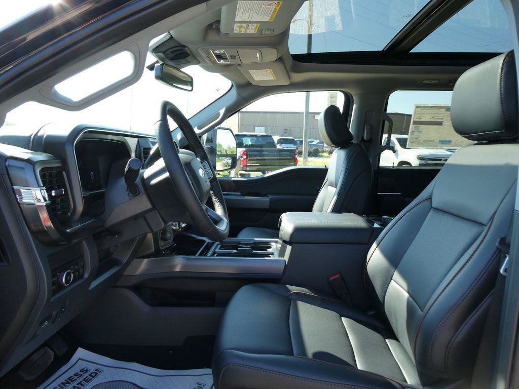 New 2026 Ford F250 Lariat w/ Black Appearance Package AWD/4WD image 17