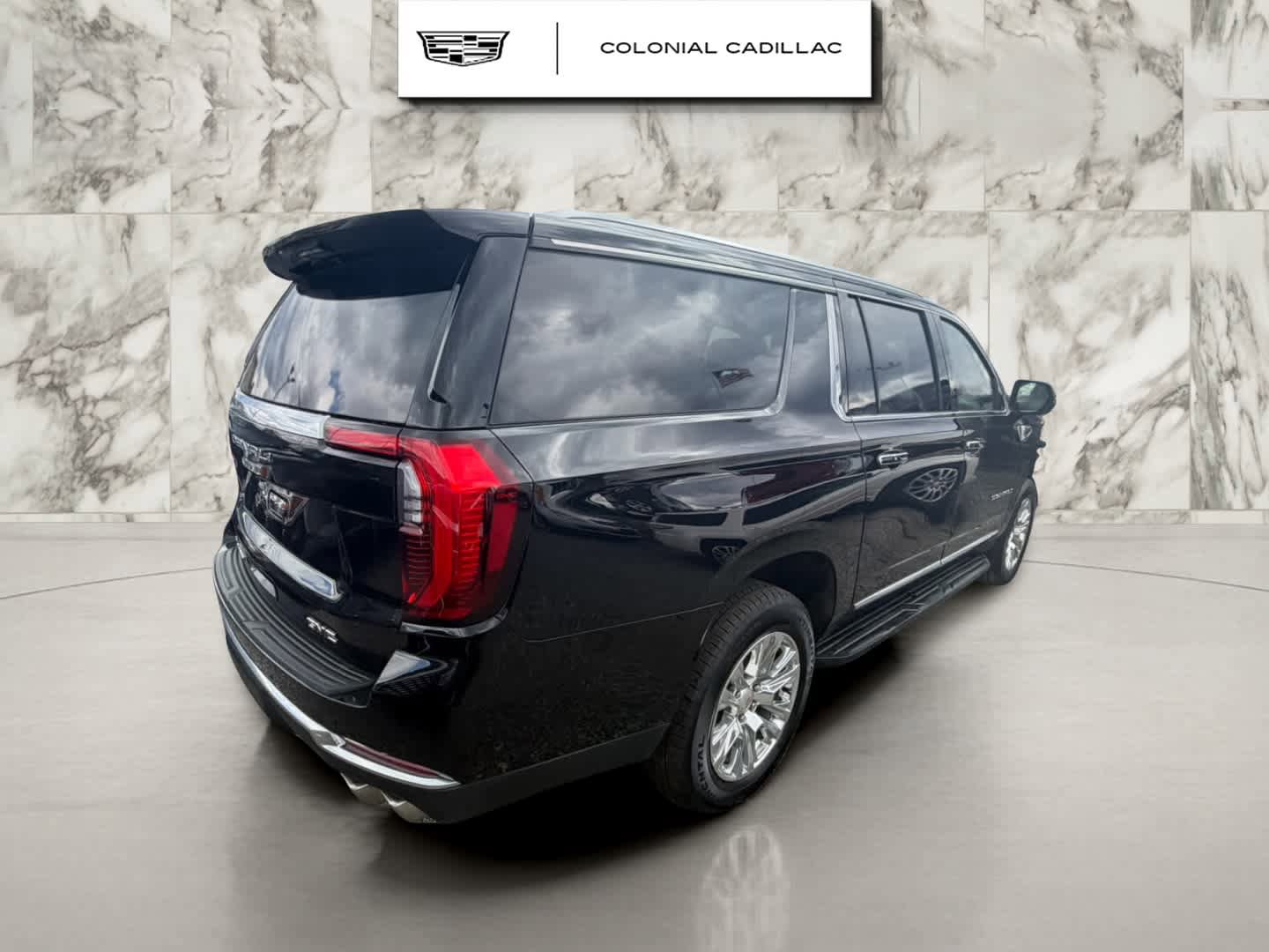 Used 2025 GMC Yukon XL Denali AWD/4WD image 5