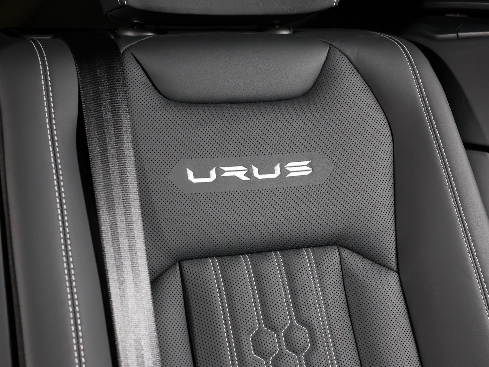 Used 2023 Lamborghini Urus Performante AWD/4WD image 23