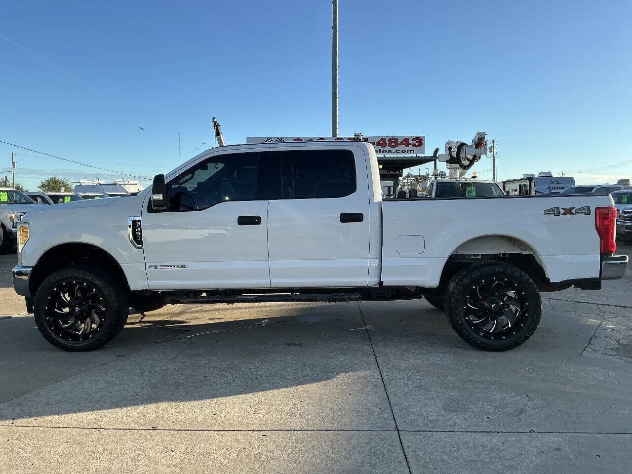 Used 2017 Ford F250 XLT AWD/4WD image 2