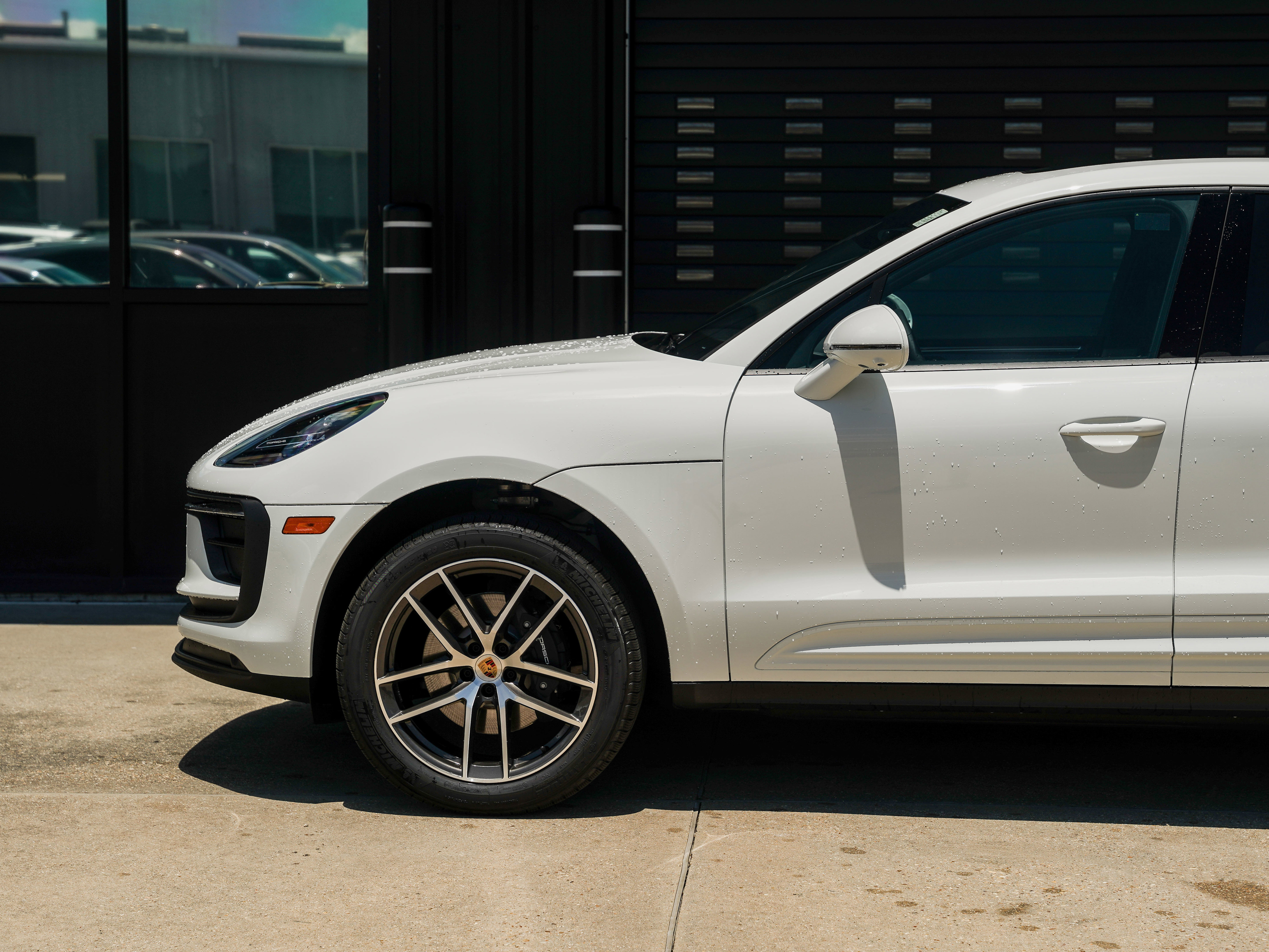 Certified 2025 Porsche Macan image 11