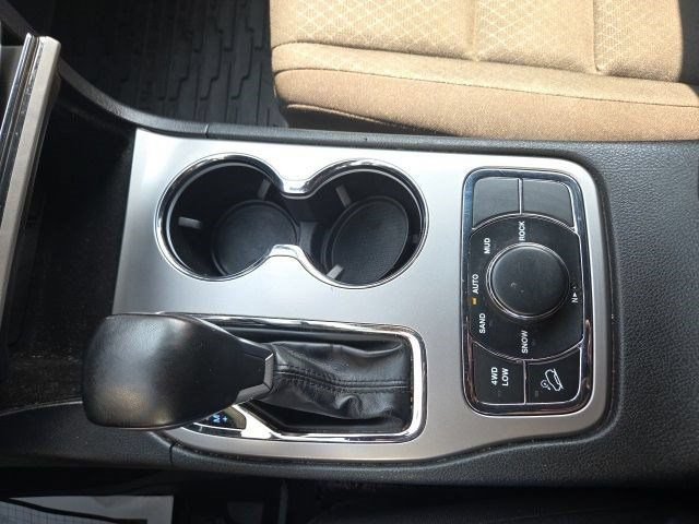 Used 2022 Jeep Grand Cherokee Laredo w/ All-Weather Capability Group AWD/4WD image 31