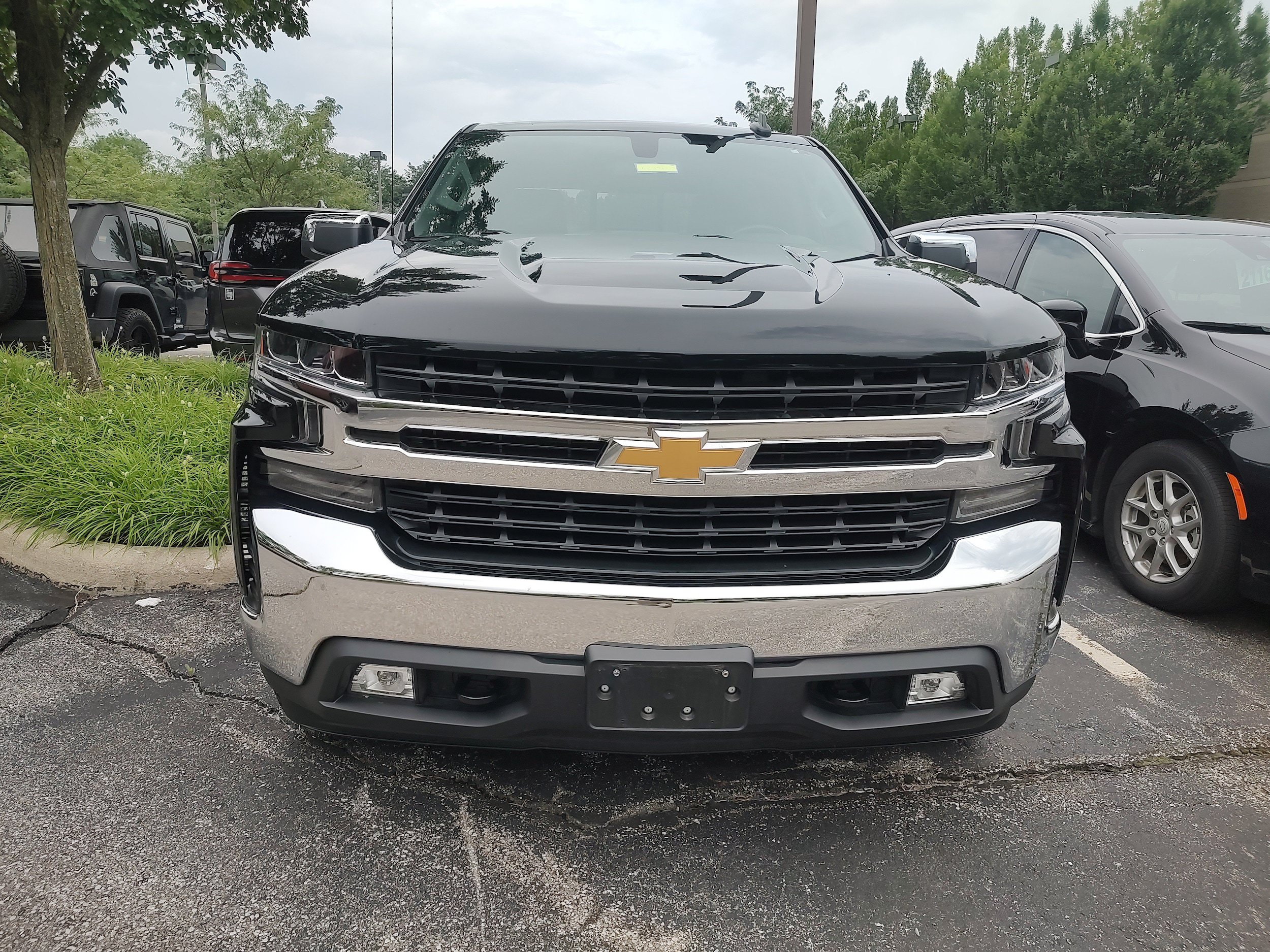 Used 2019 Chevrolet Silverado 1500 LT w/ All-Star Edition AWD/4WD image 2