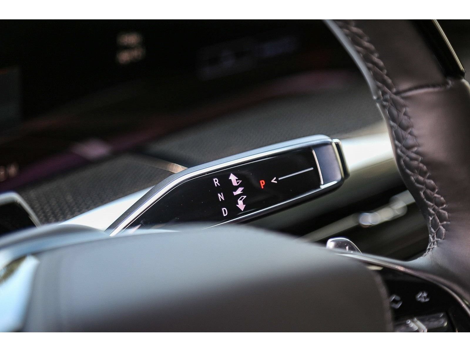 Used 2025 Cadillac Escalade ESV V AWD/4WD image 18