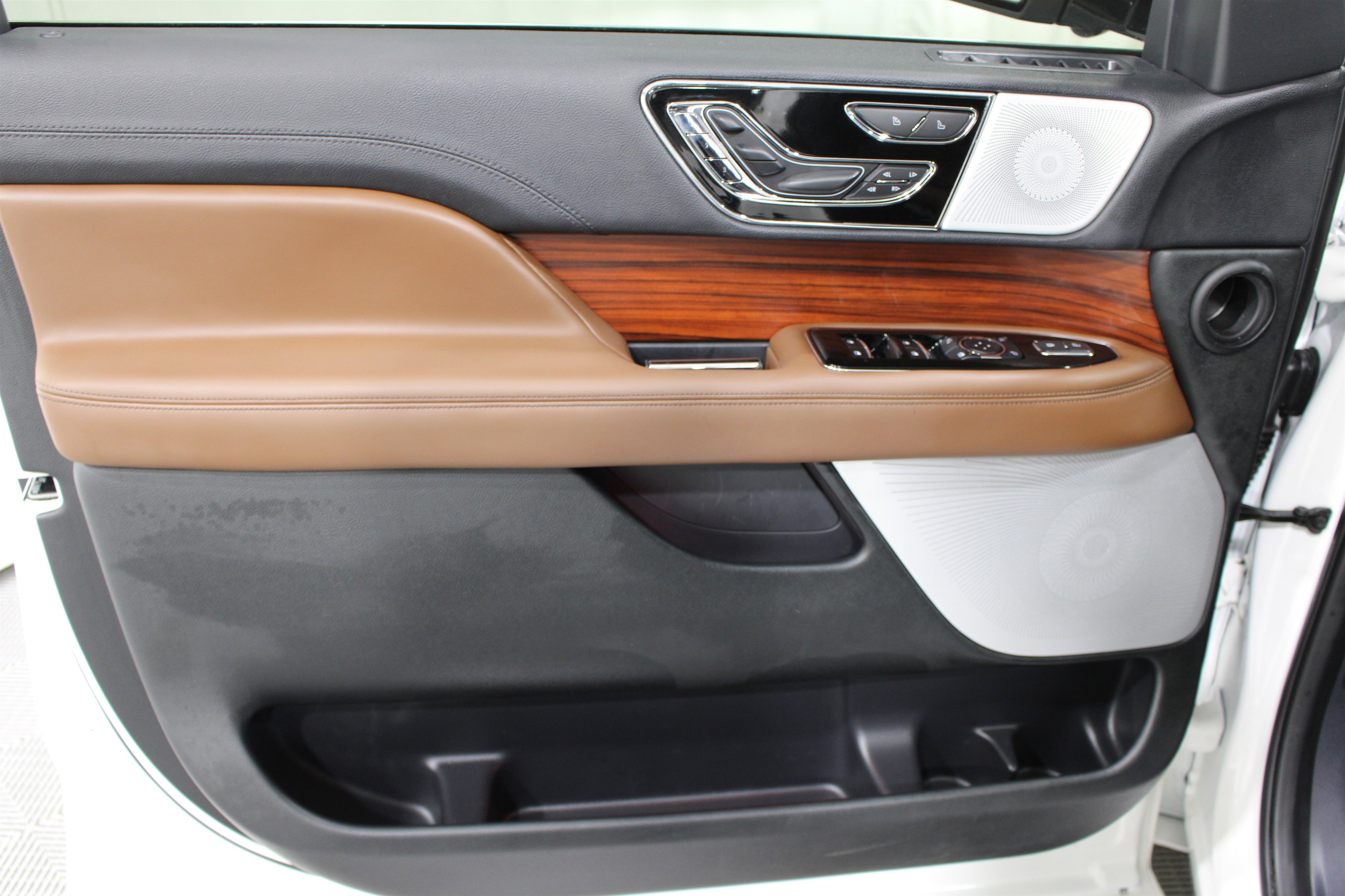 Used 2024 Lincoln Navigator Reserve AWD/4WD image 5