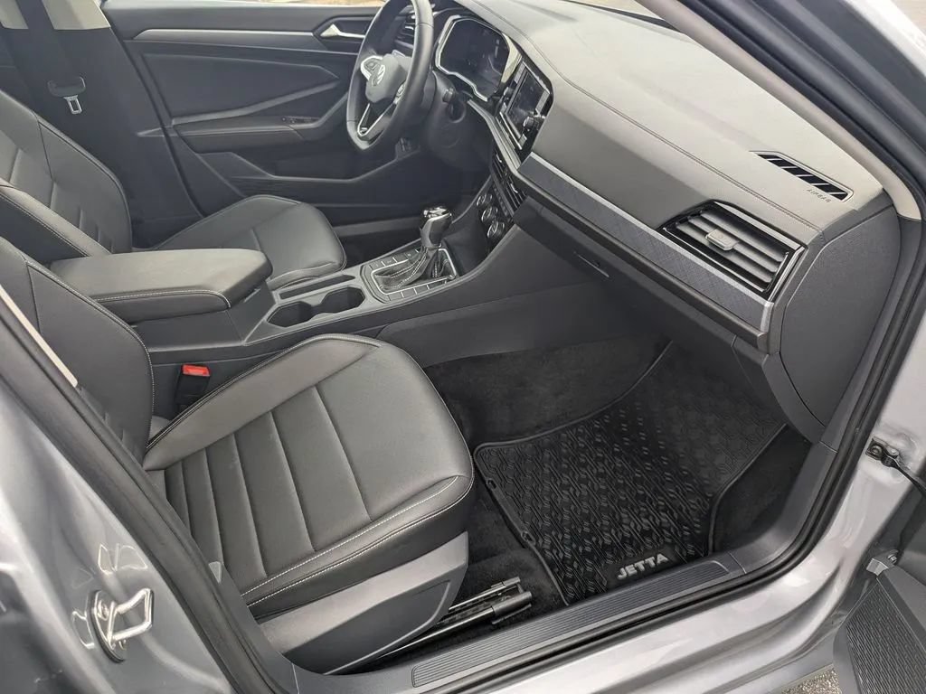 Used 2023 Volkswagen Jetta SE FWD image 12