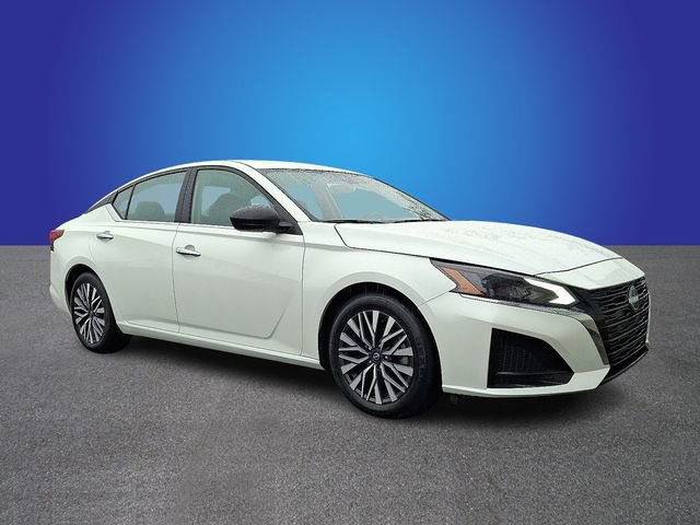 Used 2024 Nissan Altima 2.5 SV image 3