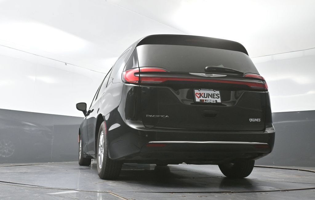 Used 2024 Chrysler Pacifica Touring-L FWD image 63
