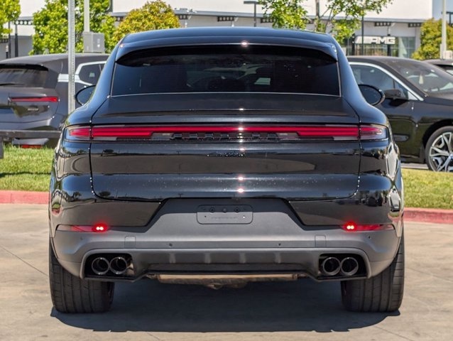 Used 2025 Porsche Cayenne Coupe AWD/4WD image 6