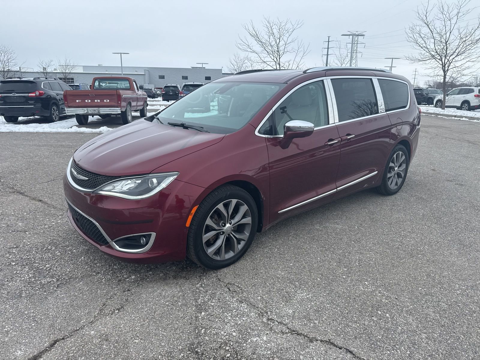 Used 2017 Chrysler Pacifica Limited image 1