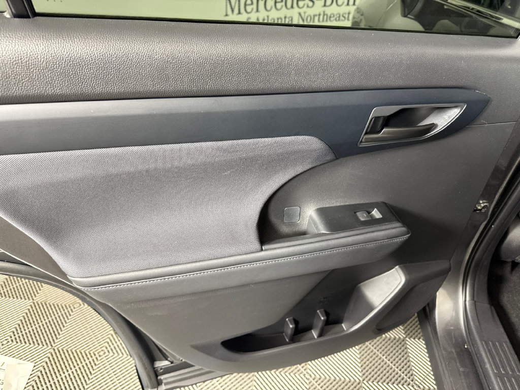 Used 2023 Toyota Highlander LE FWD image 19