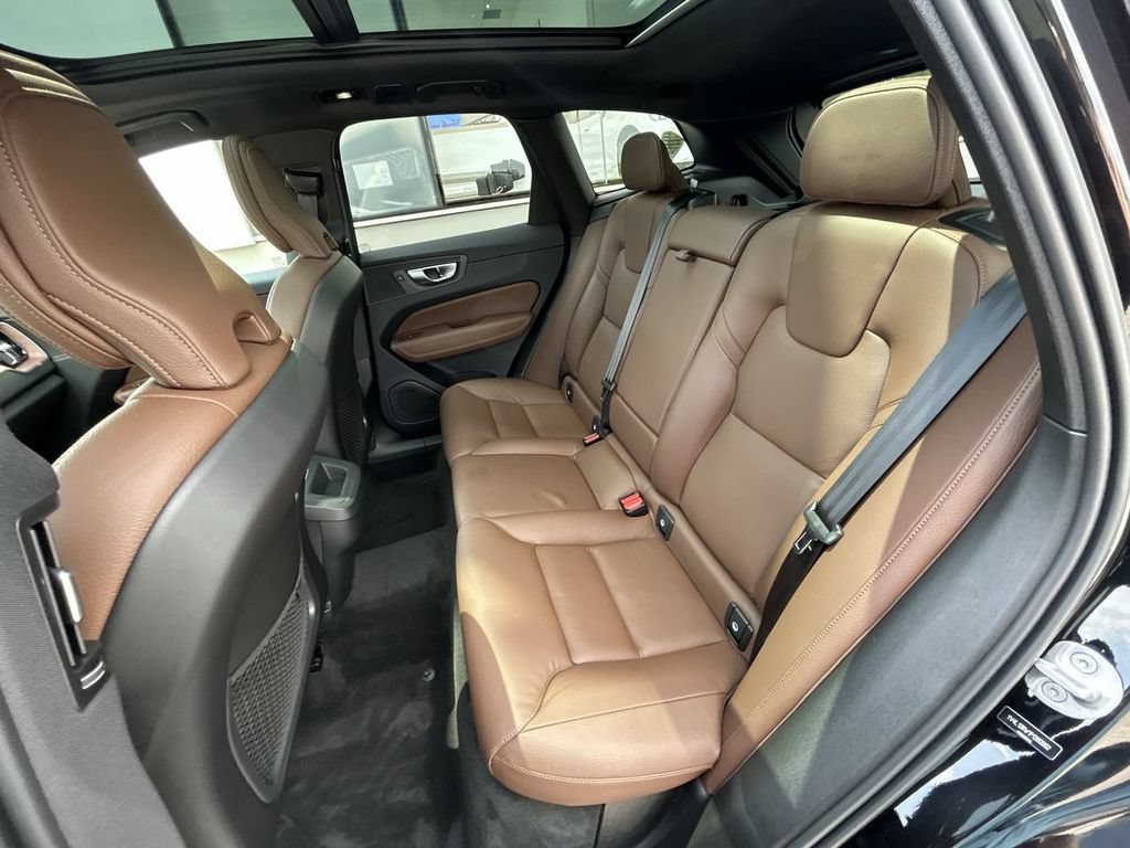 Certified 2023 Volvo XC60 B5 Plus w/ Climate Package AWD/4WD image 23